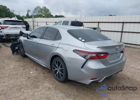 2021 Toyota Camry Se/Se Night Shade z USA, uszkodzony, nr VIN 4T1G11AK1MU495773